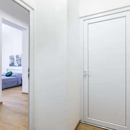 Corso Dei Mille Station Flat With Balcony Apartament